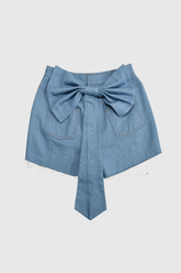 Oviya – Kurze Jeans mit Schleife und Fransen